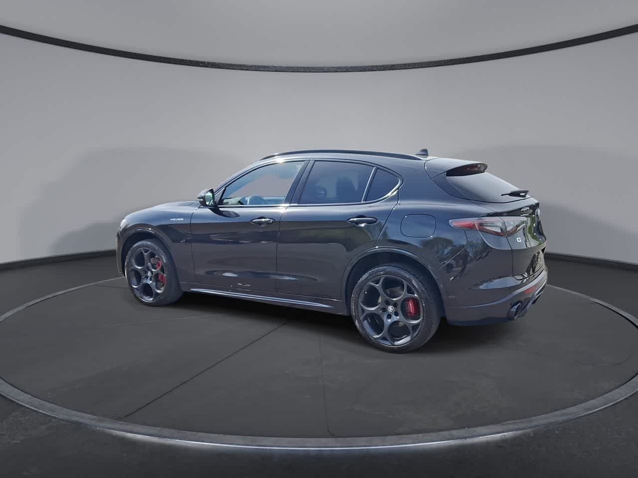 Thumbnail: 2024 Alfa Romeo Stelvio - 6