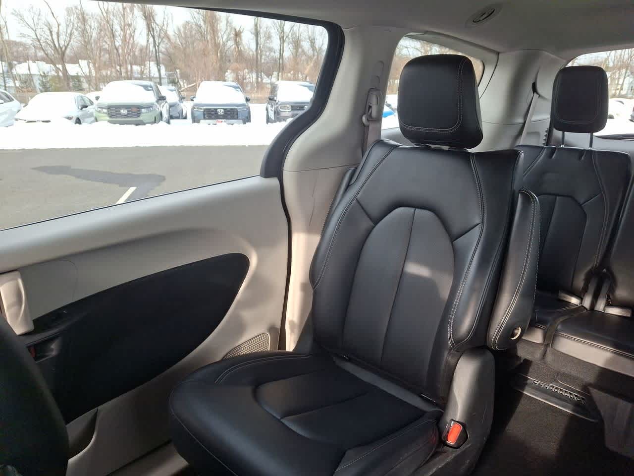 Thumbnail: 2024 Chrysler Pacifica - 12