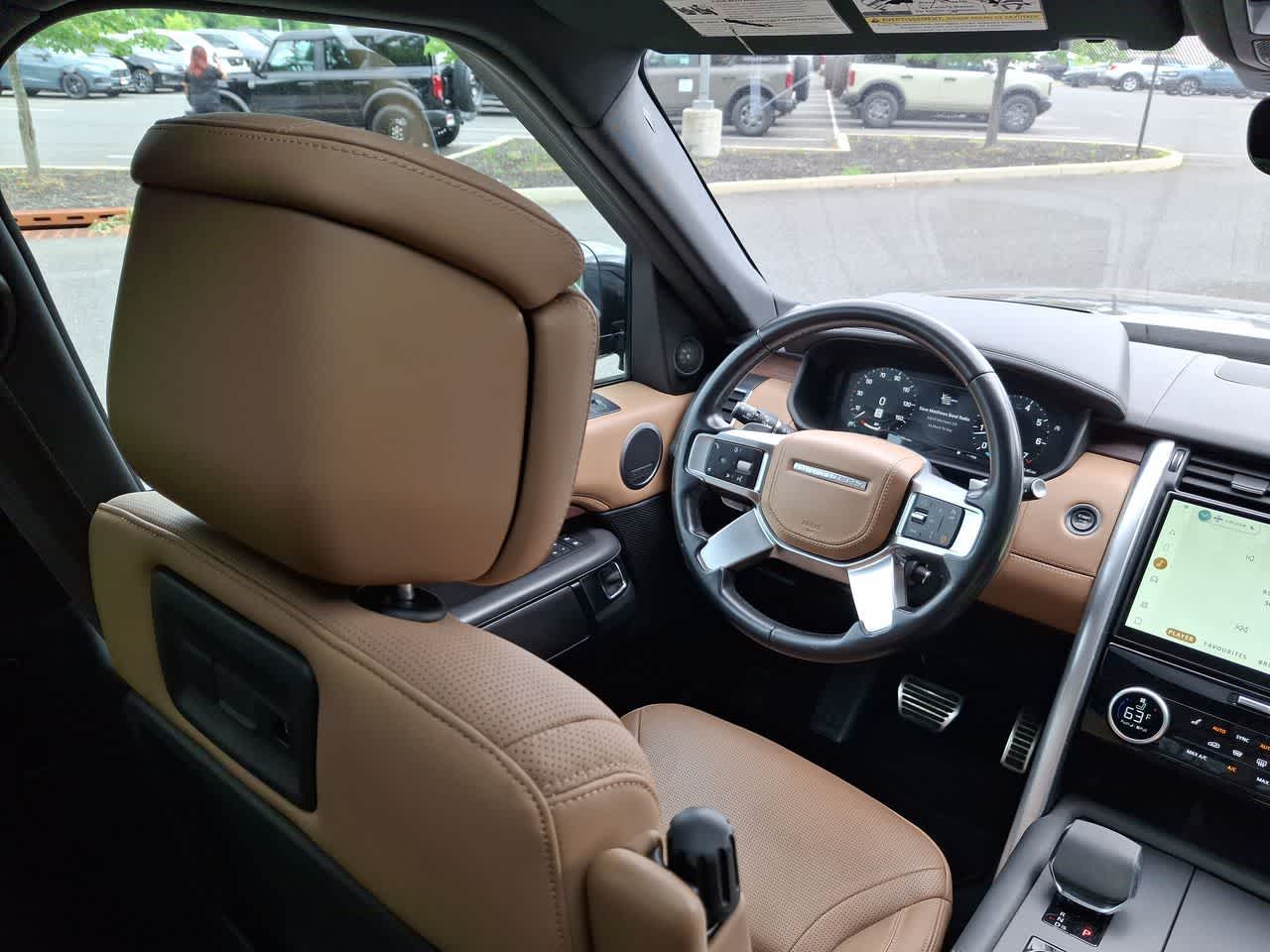 Thumbnail: 2023 Land Rover Discovery - 14