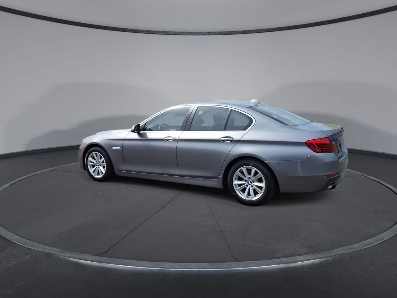 Thumbnail: 2016 BMW 5 Series - 6