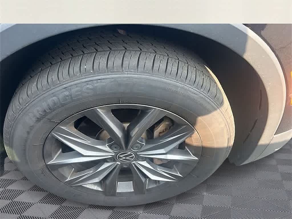 Thumbnail: 2022 Volkswagen Tiguan - 4