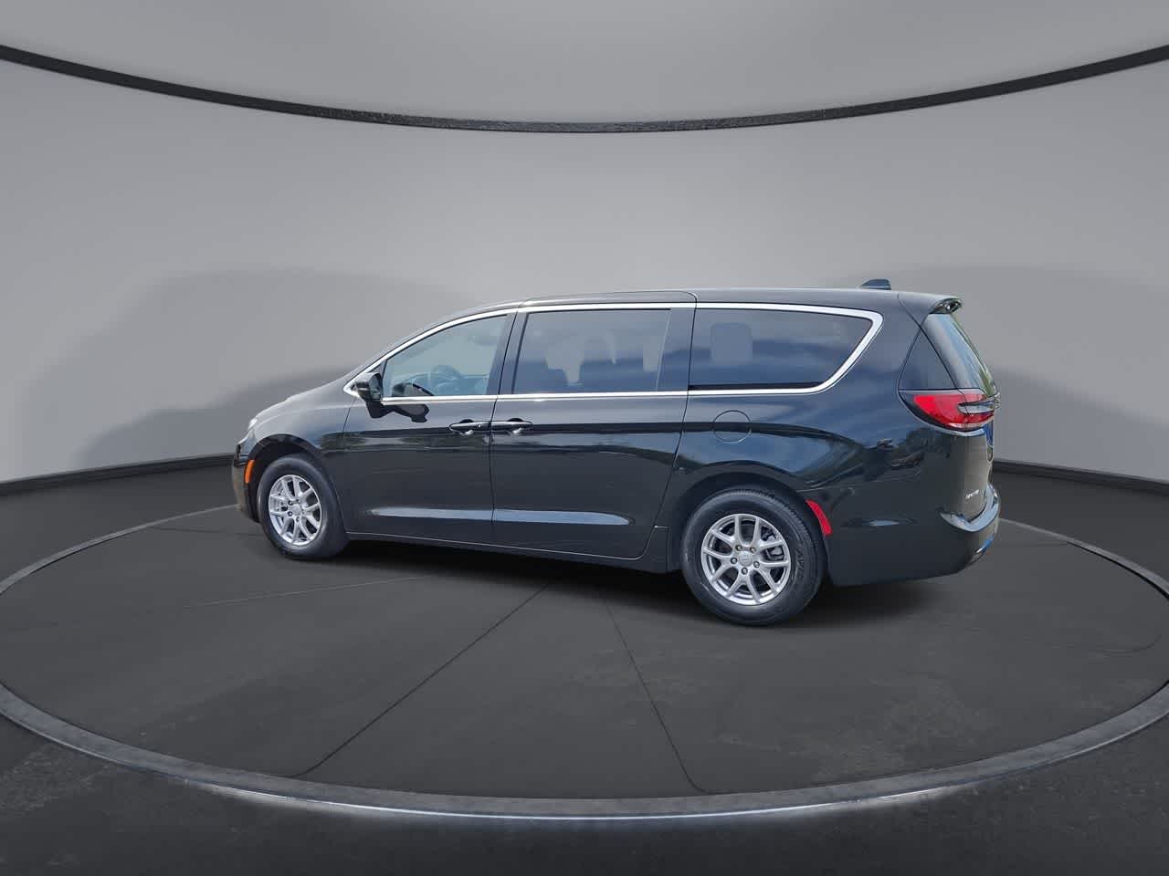 Thumbnail: 2025 Chrysler Pacifica - 6
