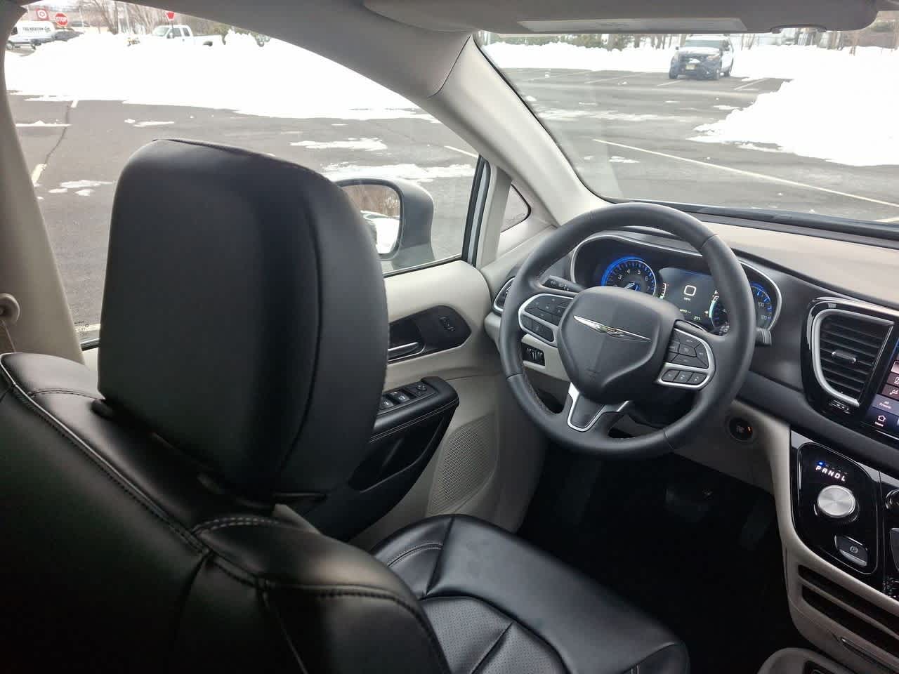 Thumbnail: 2023 Chrysler Pacifica - 15