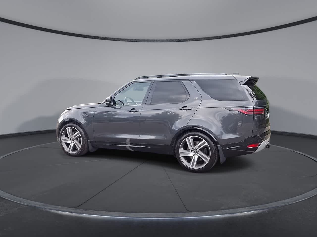 Thumbnail: 2023 Land Rover Discovery - 5