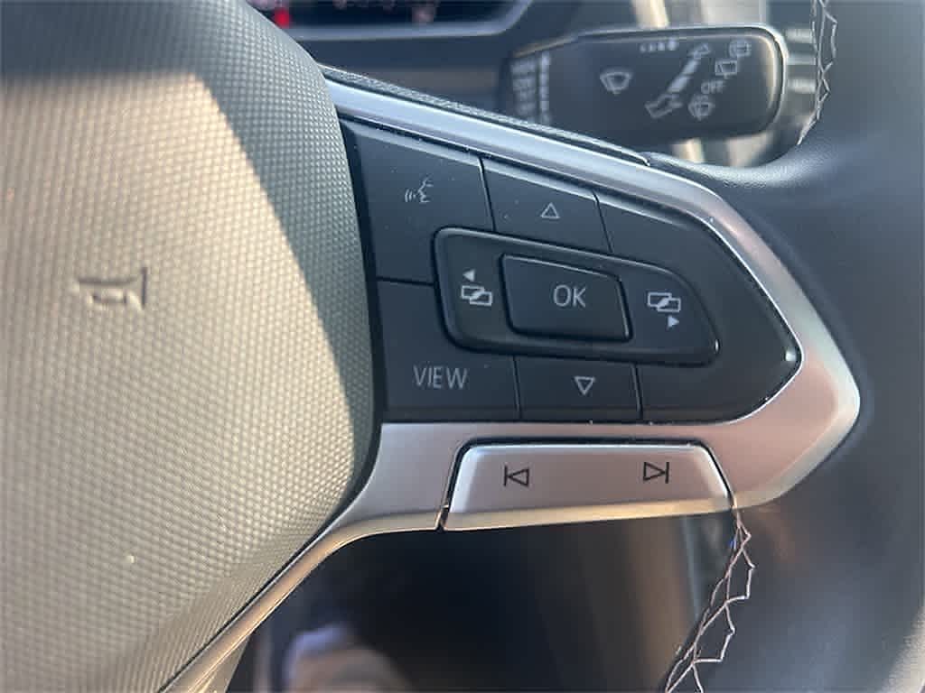 Thumbnail: 2022 Volkswagen Tiguan - 17