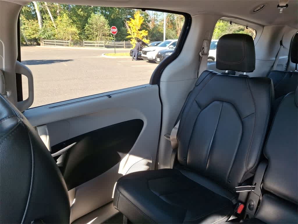 Thumbnail: 2019 Chrysler Pacifica - 12