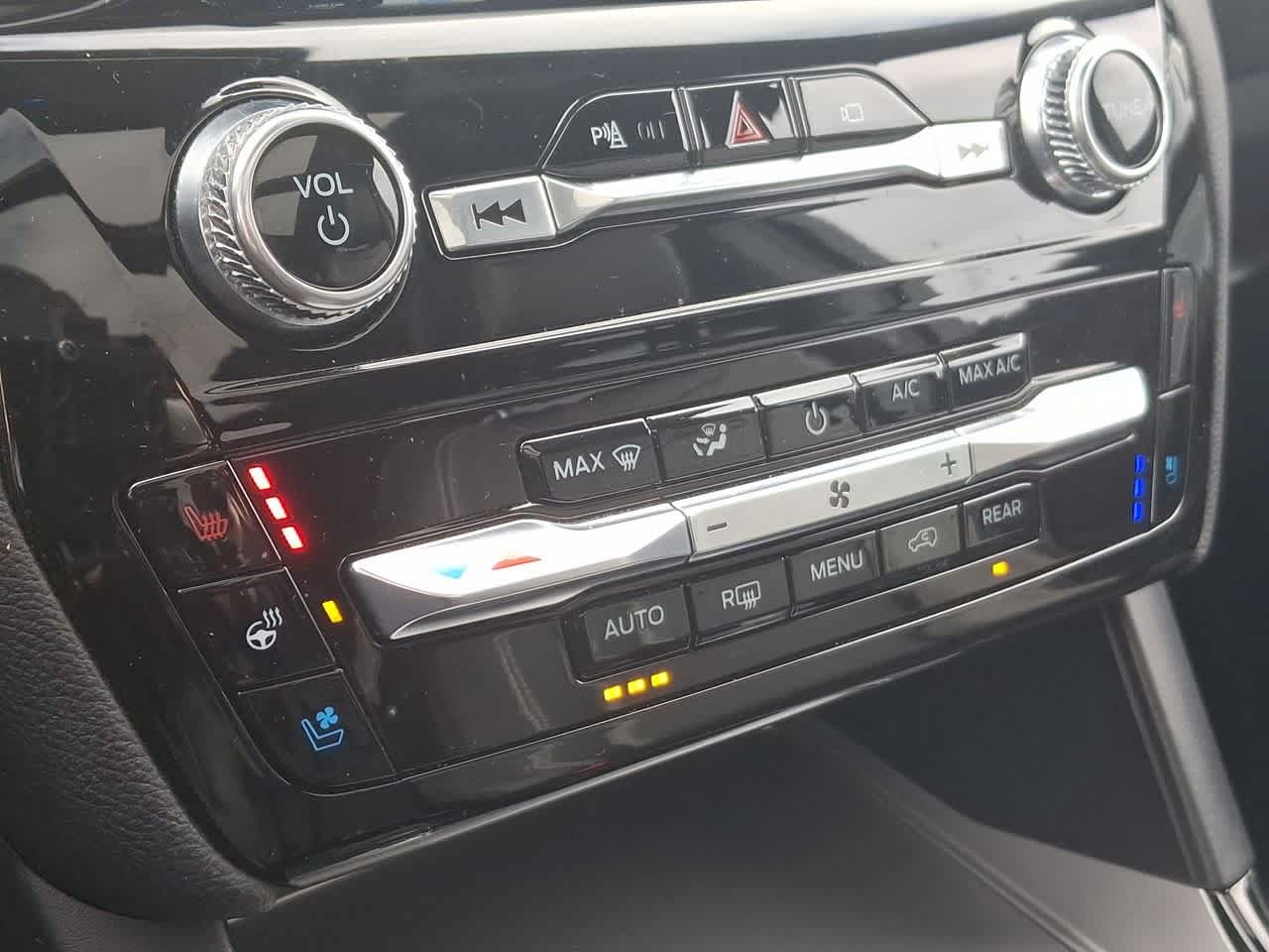 Thumbnail: 2023 Ford Explorer - 25