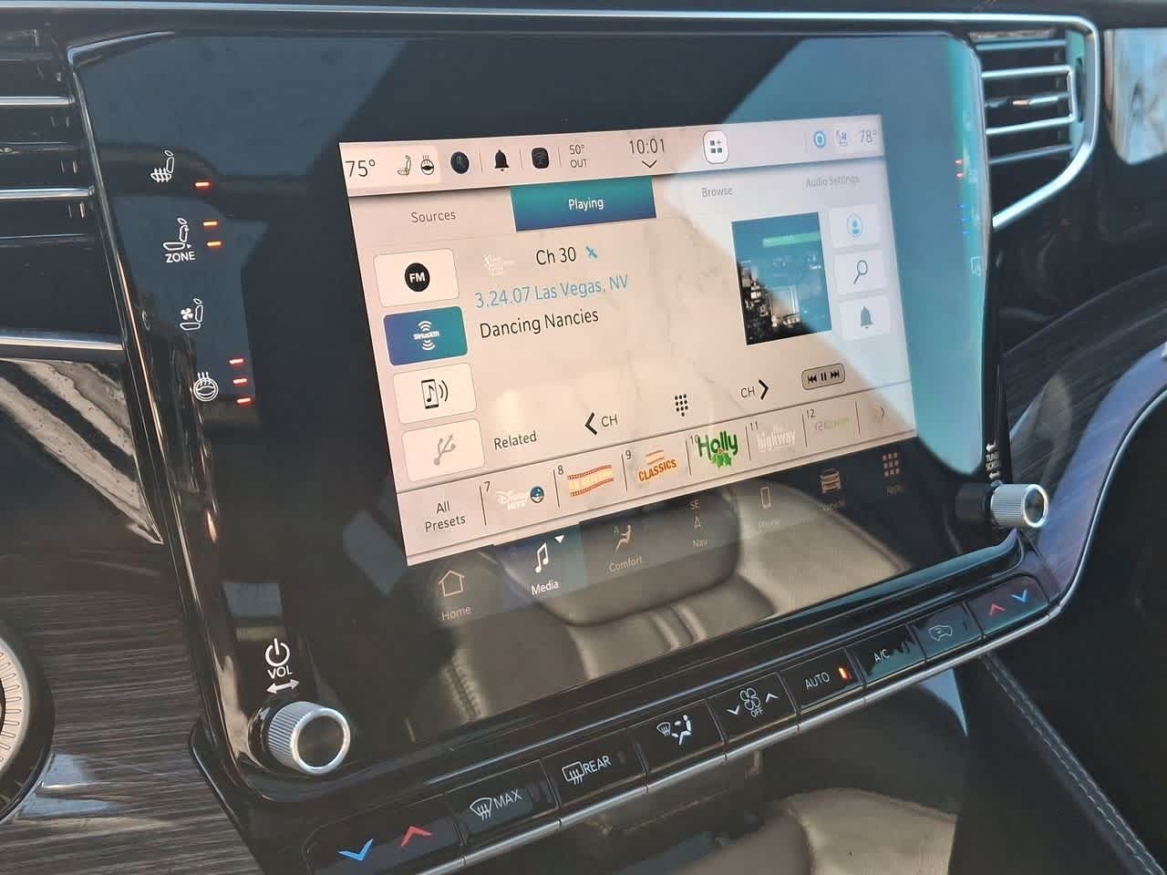 Thumbnail: 2022 Jeep Wagoneer - 20