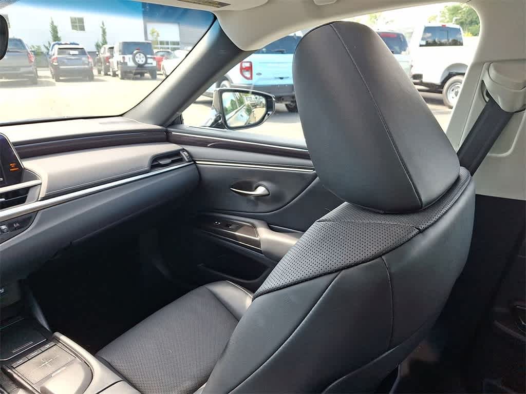 Thumbnail: 2019 Lexus ES - 11