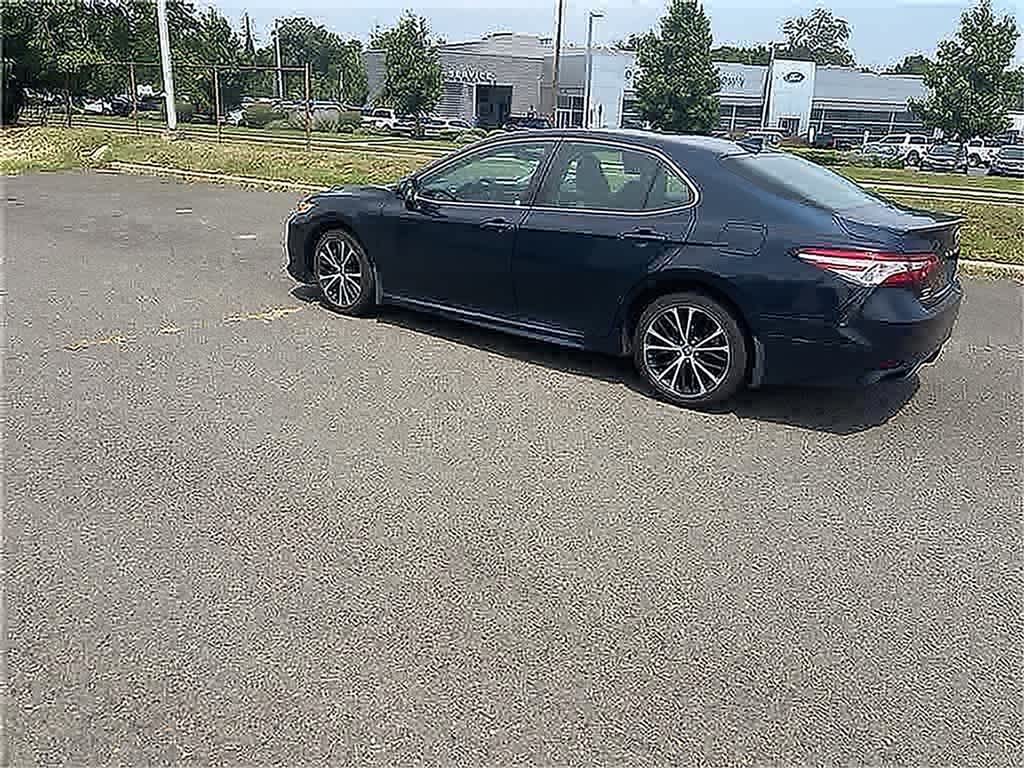 Thumbnail: 2019 Toyota Camry - 23