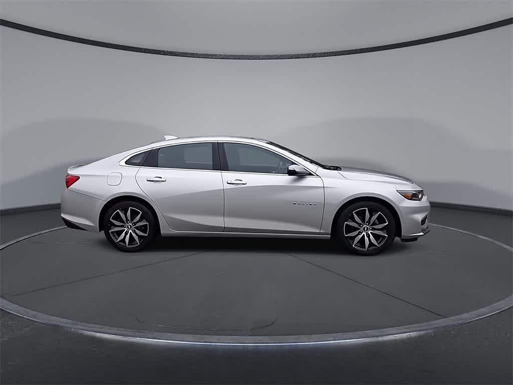 Thumbnail: 2017 Chevrolet Malibu - 9