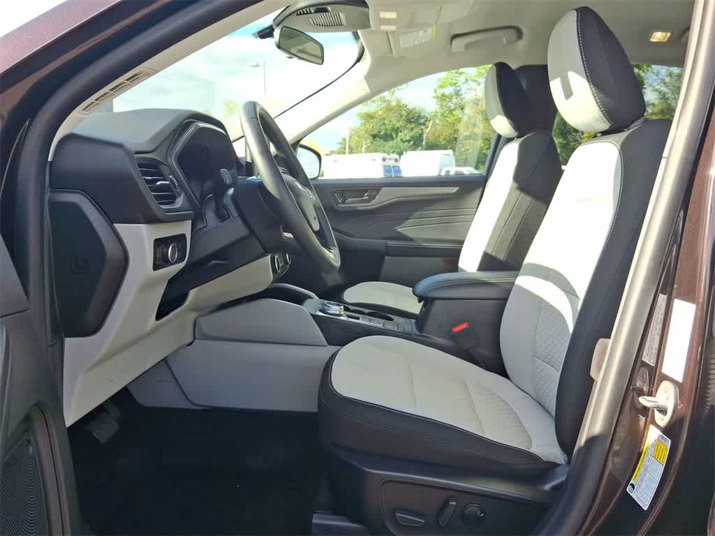 Thumbnail: 2023 Ford Escape - 17