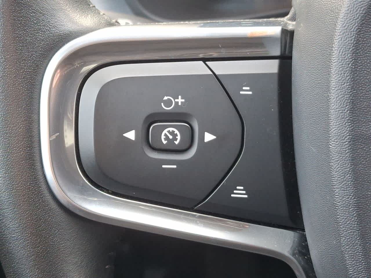 Thumbnail: 2020 Volvo XC40 - 23