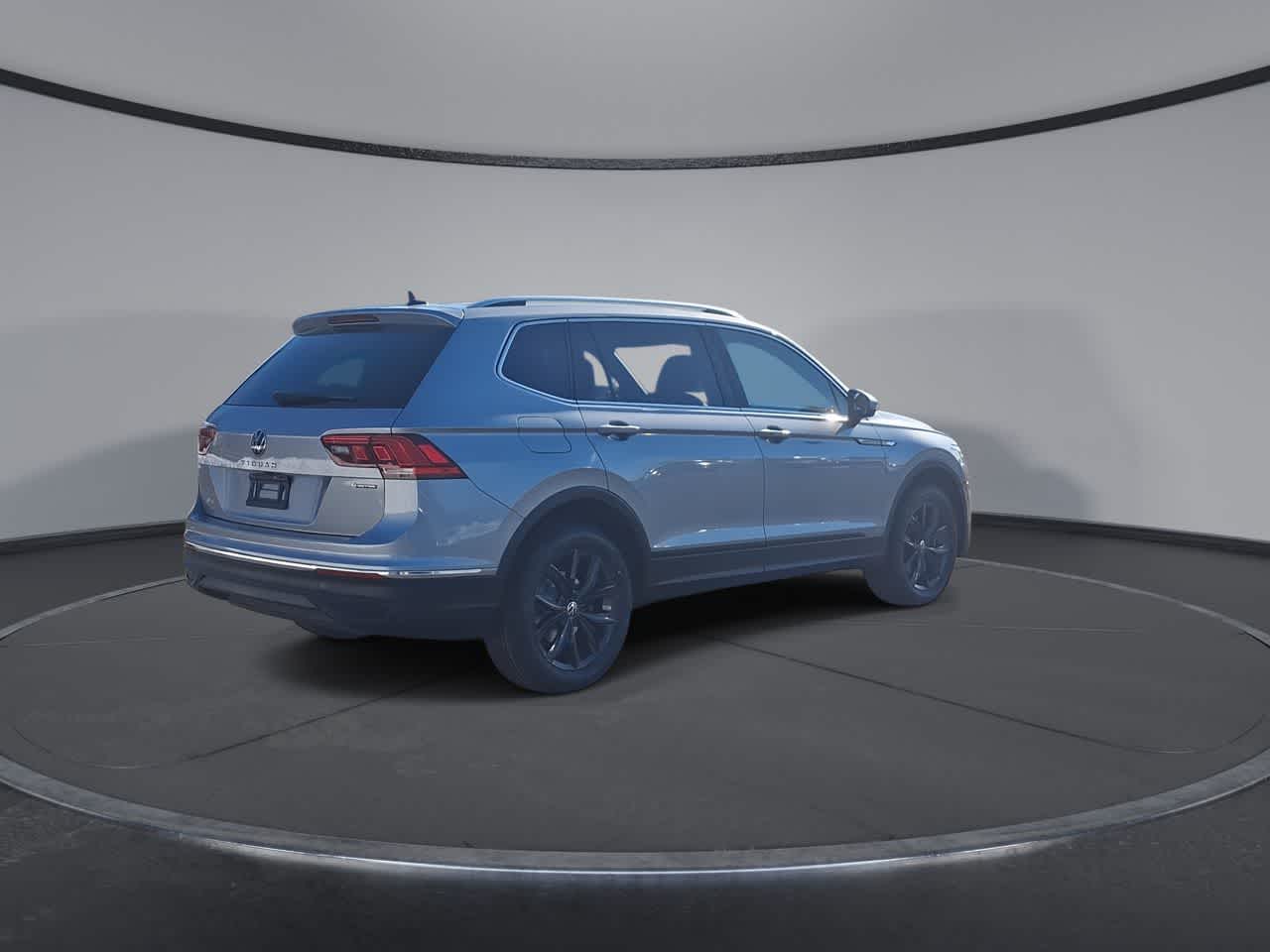 Thumbnail: 2024 Volkswagen Tiguan - 8
