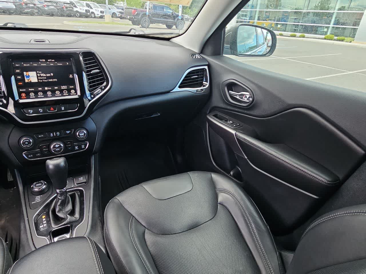 Thumbnail: 2019 Jeep Cherokee - 11
