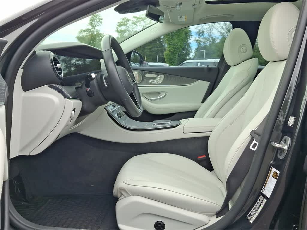 Thumbnail: 2022 Mercedes-Benz E-Class - 17