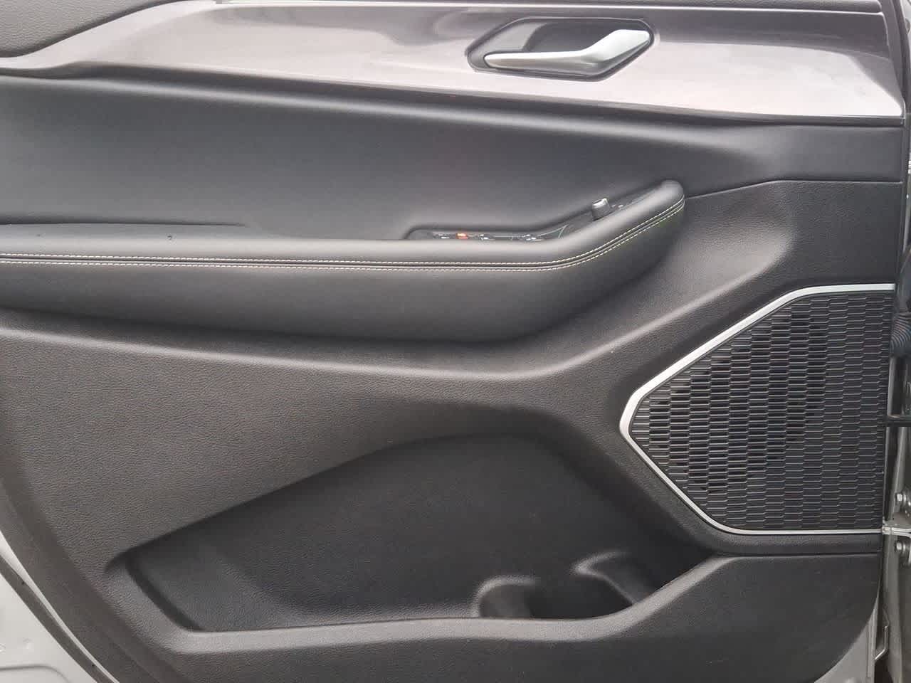 Thumbnail: 2021 Jeep Grand Cherokee L - 16