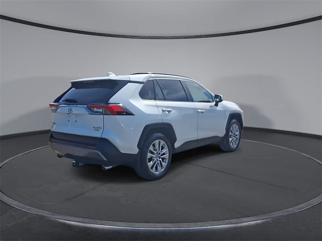 Thumbnail: 2019 Toyota RAV4 - 8
