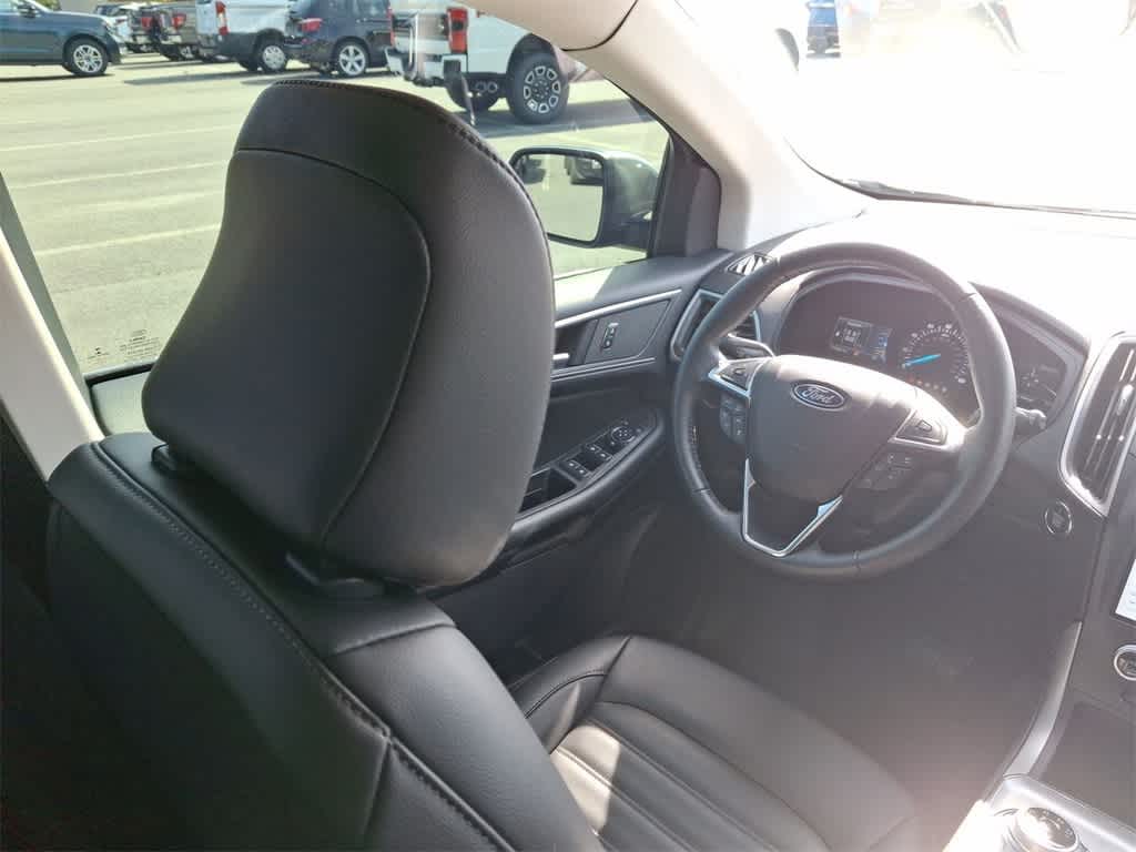 Thumbnail: 2022 Ford Edge - 15