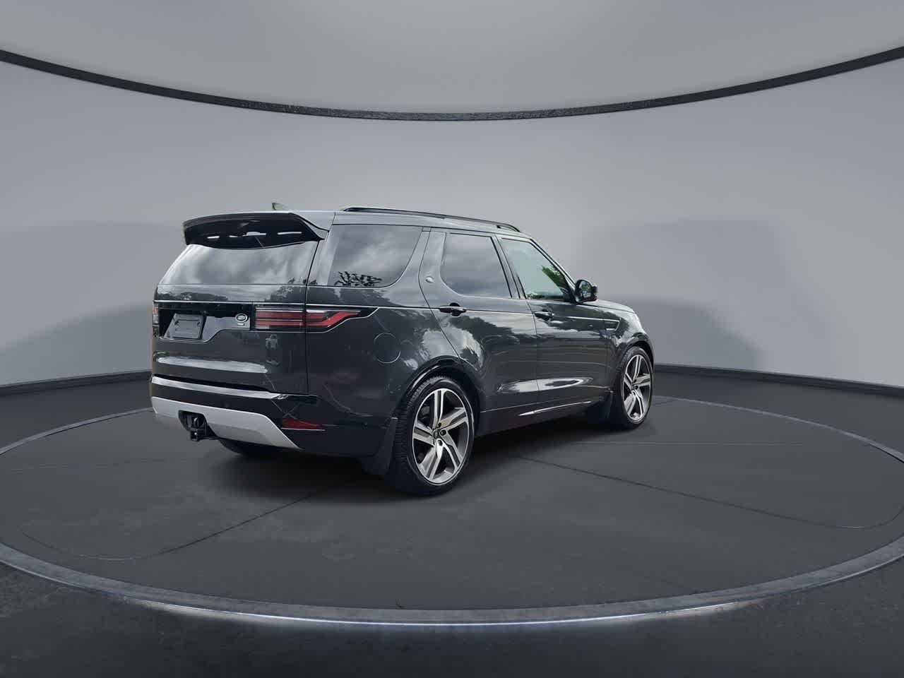 Thumbnail: 2023 Land Rover Discovery - 7
