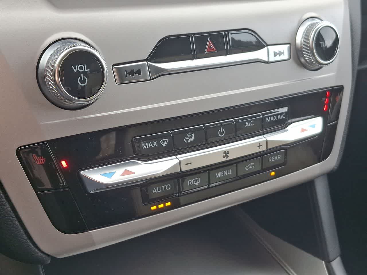 Thumbnail: 2024 Ford Explorer - 25