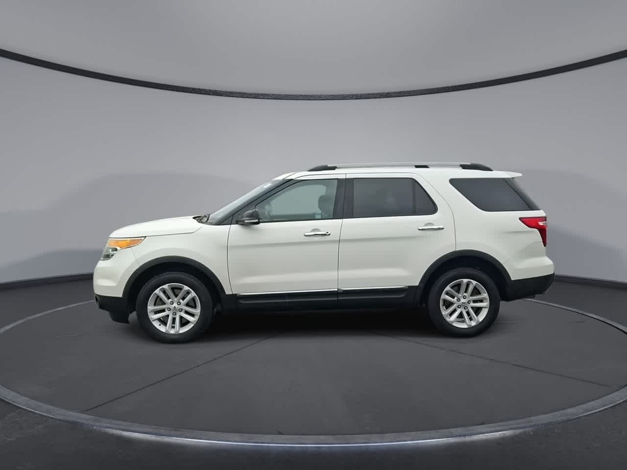 Thumbnail: 2015 Ford Explorer - 5
