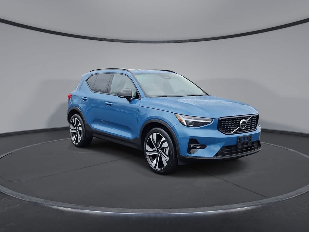 Thumbnail: 2025 Volvo XC40 - 2