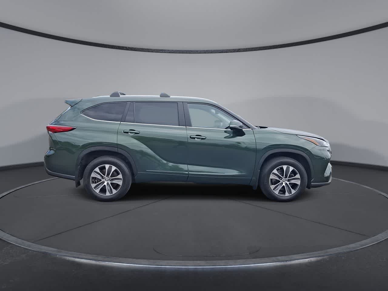 Thumbnail: 2023 Toyota Highlander - 9