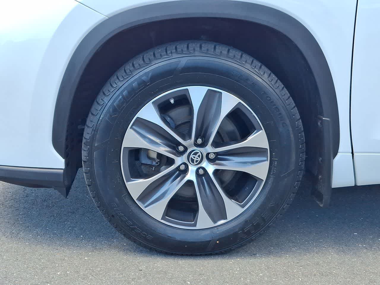 Thumbnail: 2023 Toyota Highlander - 29