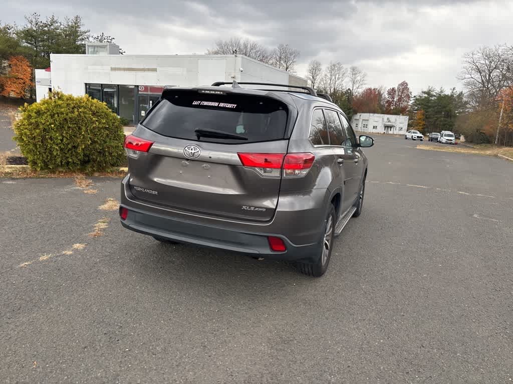 Thumbnail: 2018 Toyota Highlander - 16