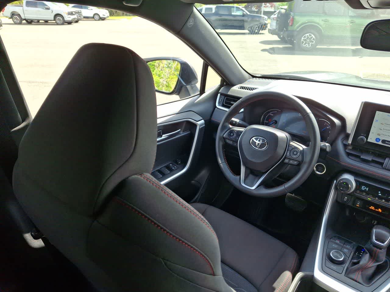 Thumbnail: 2025 Toyota RAV4 - 15