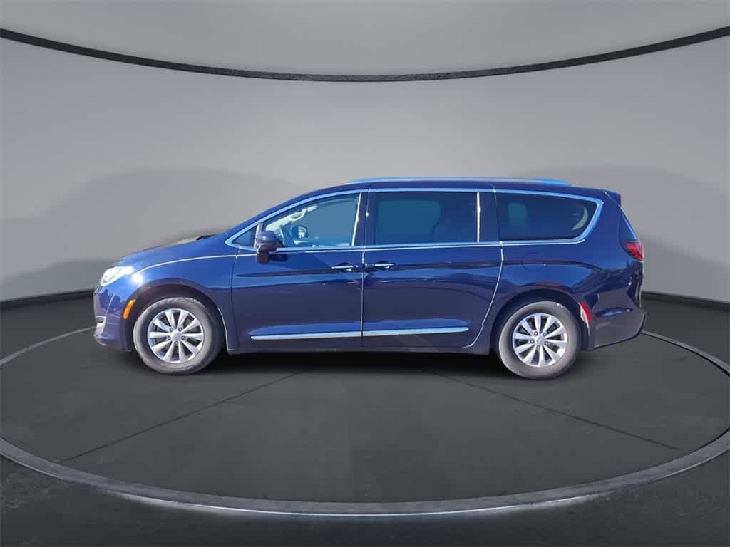 Thumbnail: 2019 Chrysler Pacifica - 5