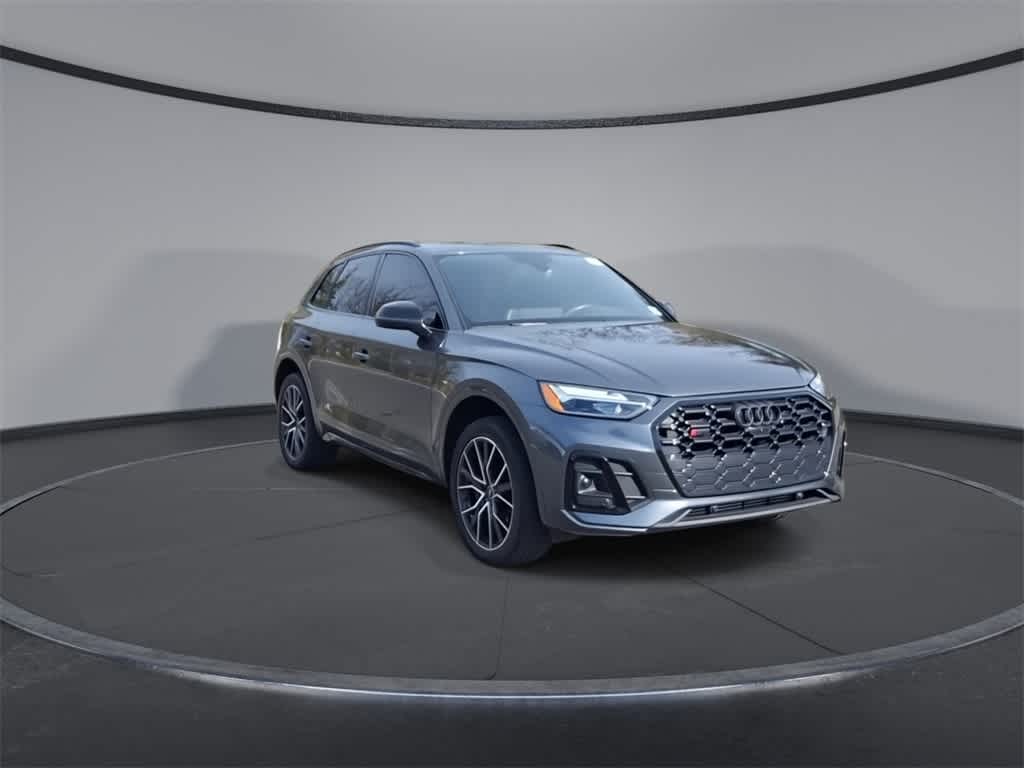 Thumbnail: 2023 Audi SQ5 - 2