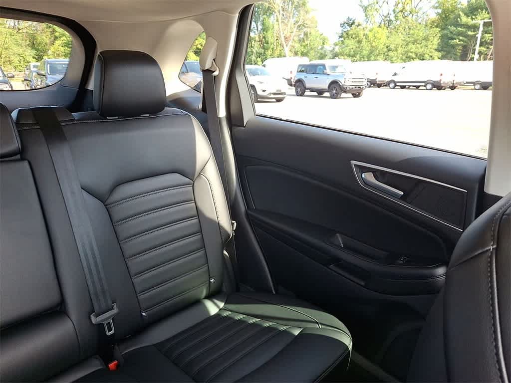 Thumbnail: 2022 Ford Edge - 14