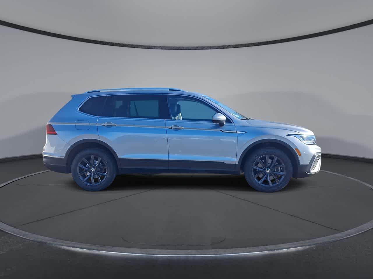 Thumbnail: 2024 Volkswagen Tiguan - 9