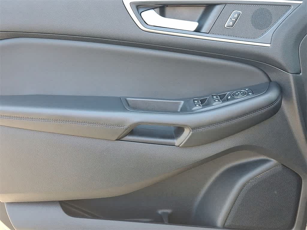 Thumbnail: 2022 Ford Edge - 16