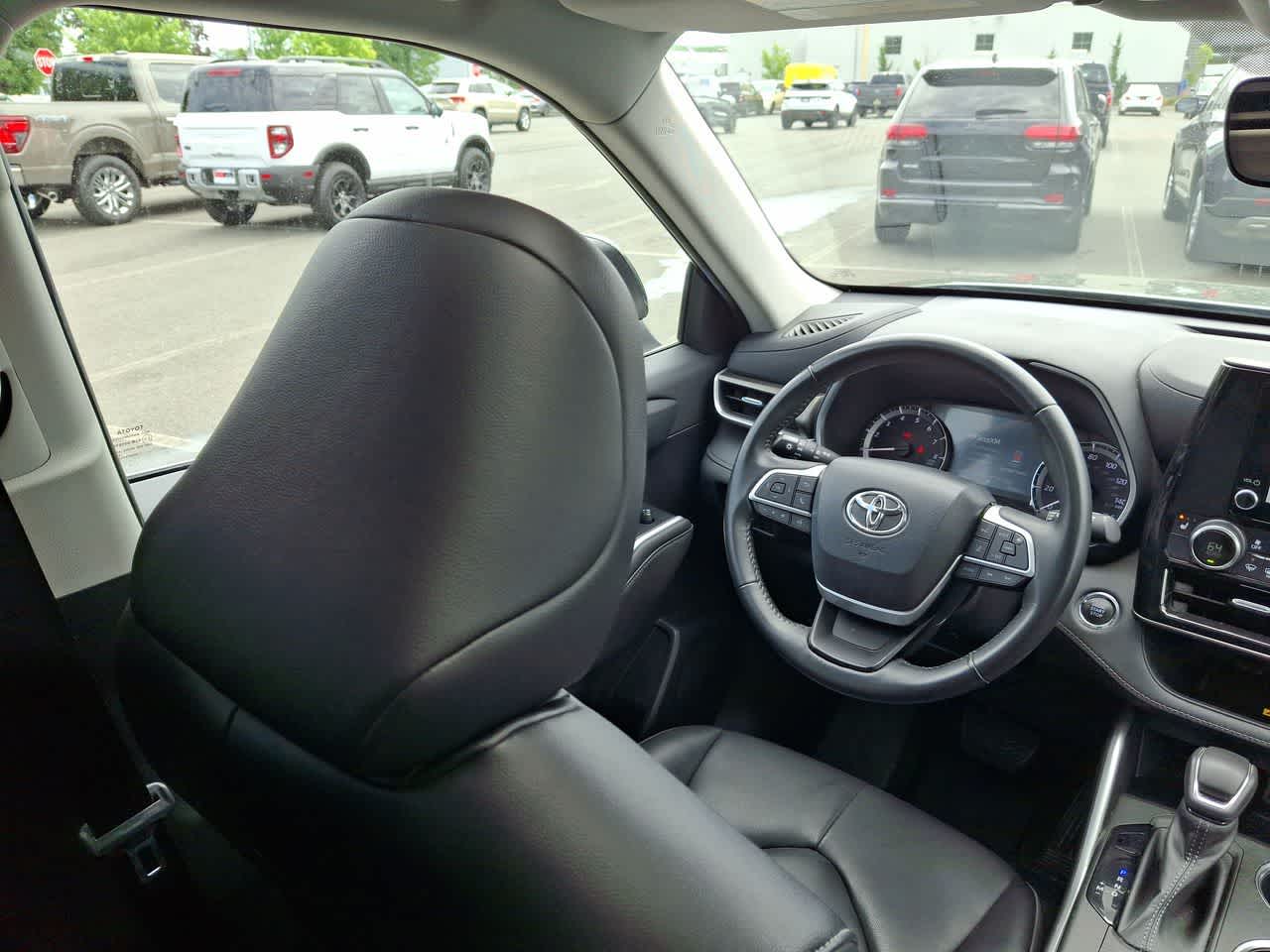 Thumbnail: 2023 Toyota Highlander - 15