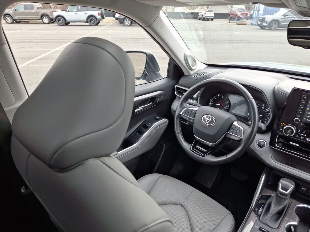 Thumbnail: 2021 Toyota Highlander - 15