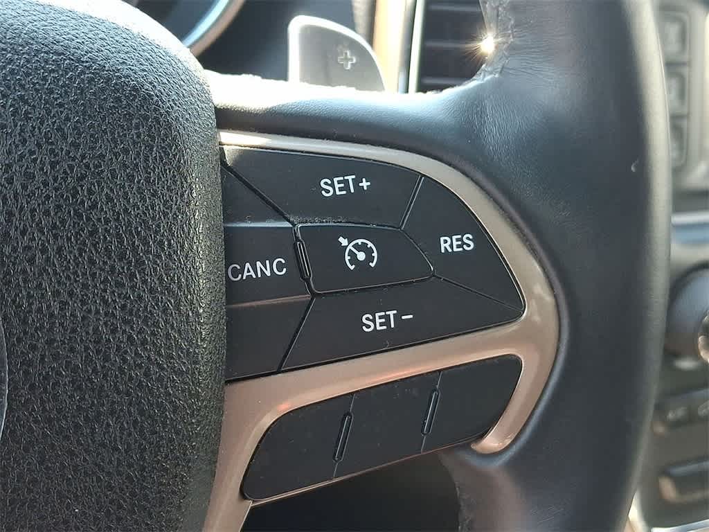 Thumbnail: 2017 Jeep Grand Cherokee - 18
