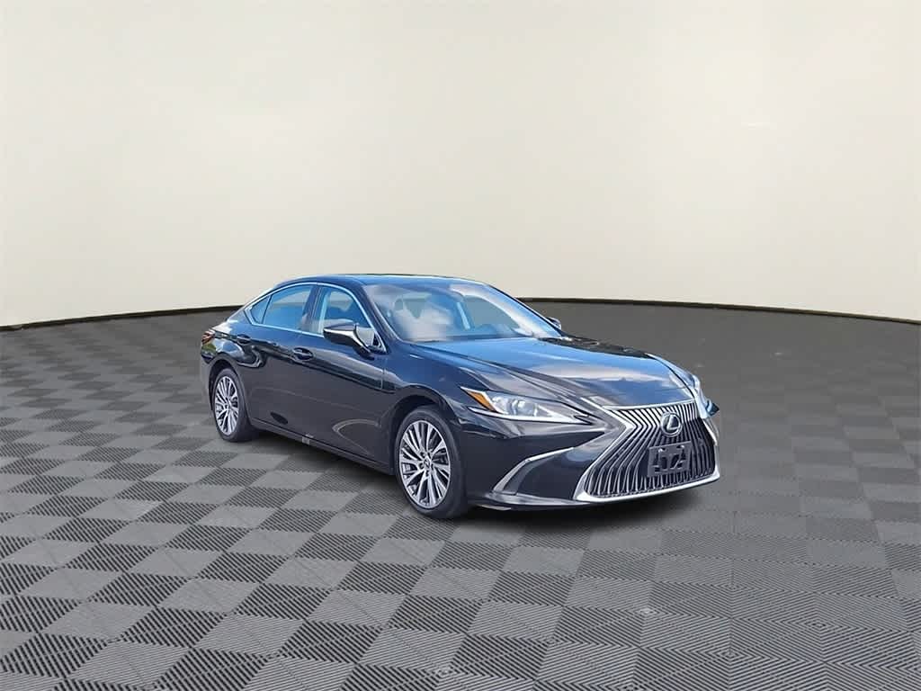 Thumbnail: 2019 Lexus ES - 2