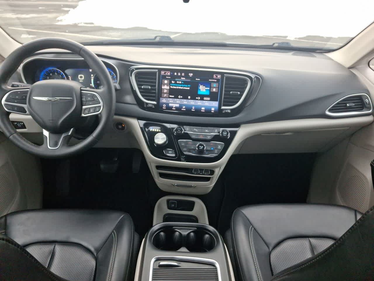 Thumbnail: 2023 Chrysler Pacifica - 10