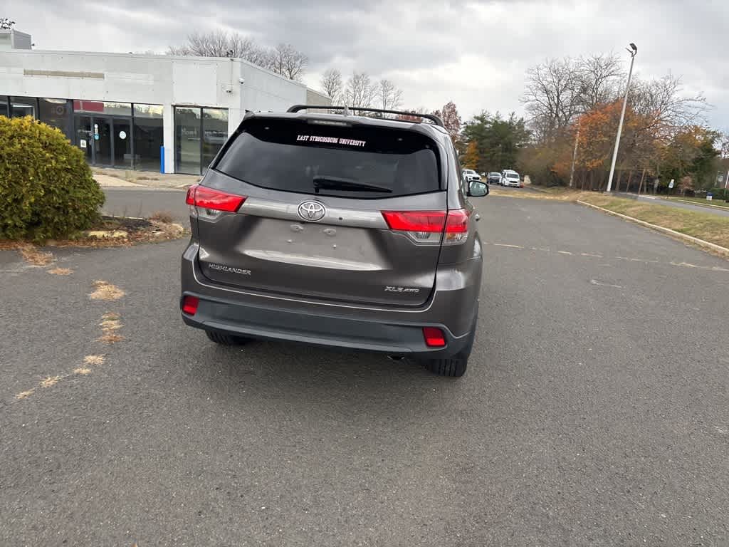 Thumbnail: 2018 Toyota Highlander - 17