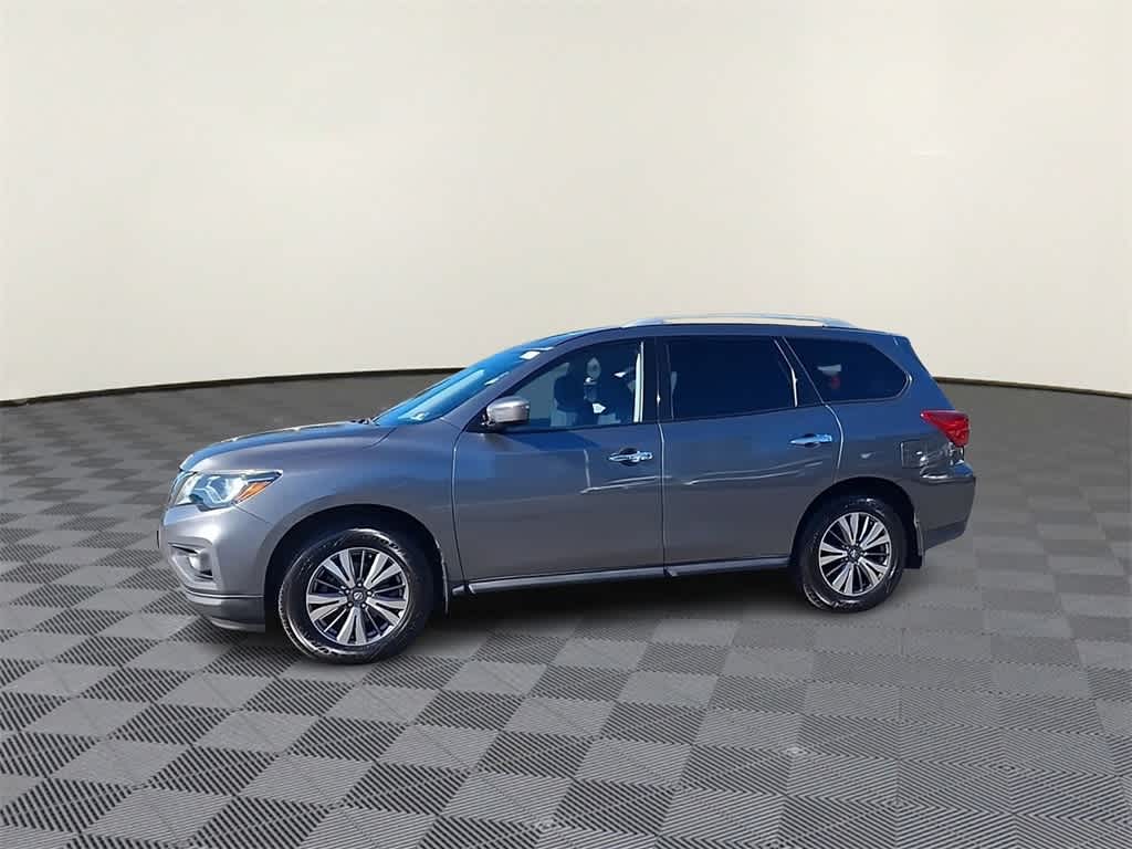 Thumbnail: 2017 Nissan Pathfinder - 4
