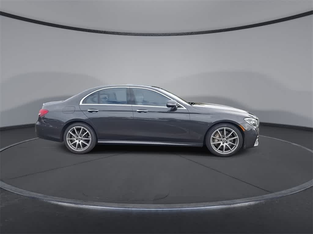 Thumbnail: 2022 Mercedes-Benz E-Class - 9
