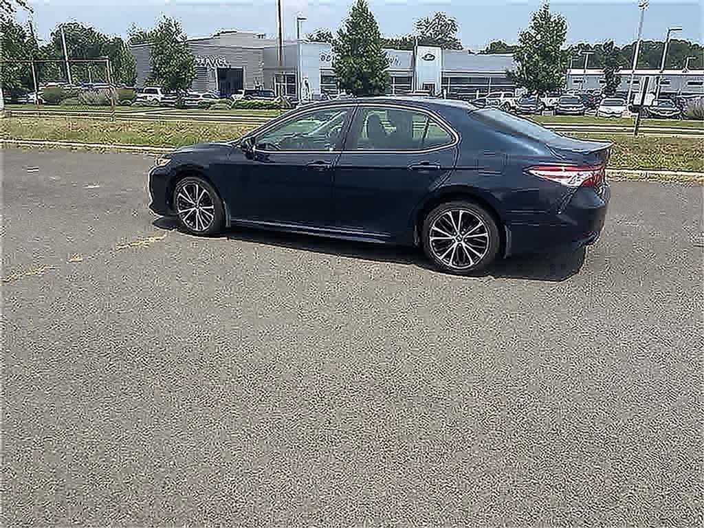 Thumbnail: 2019 Toyota Camry - 24