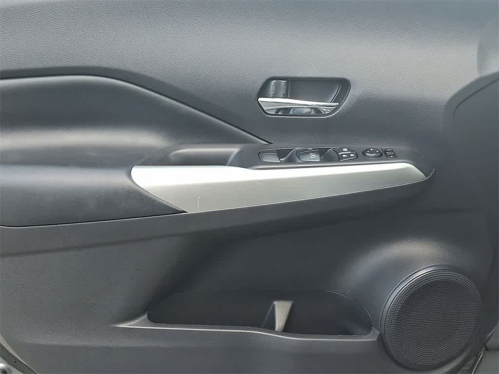 Thumbnail: 2019 Nissan Kicks - 16