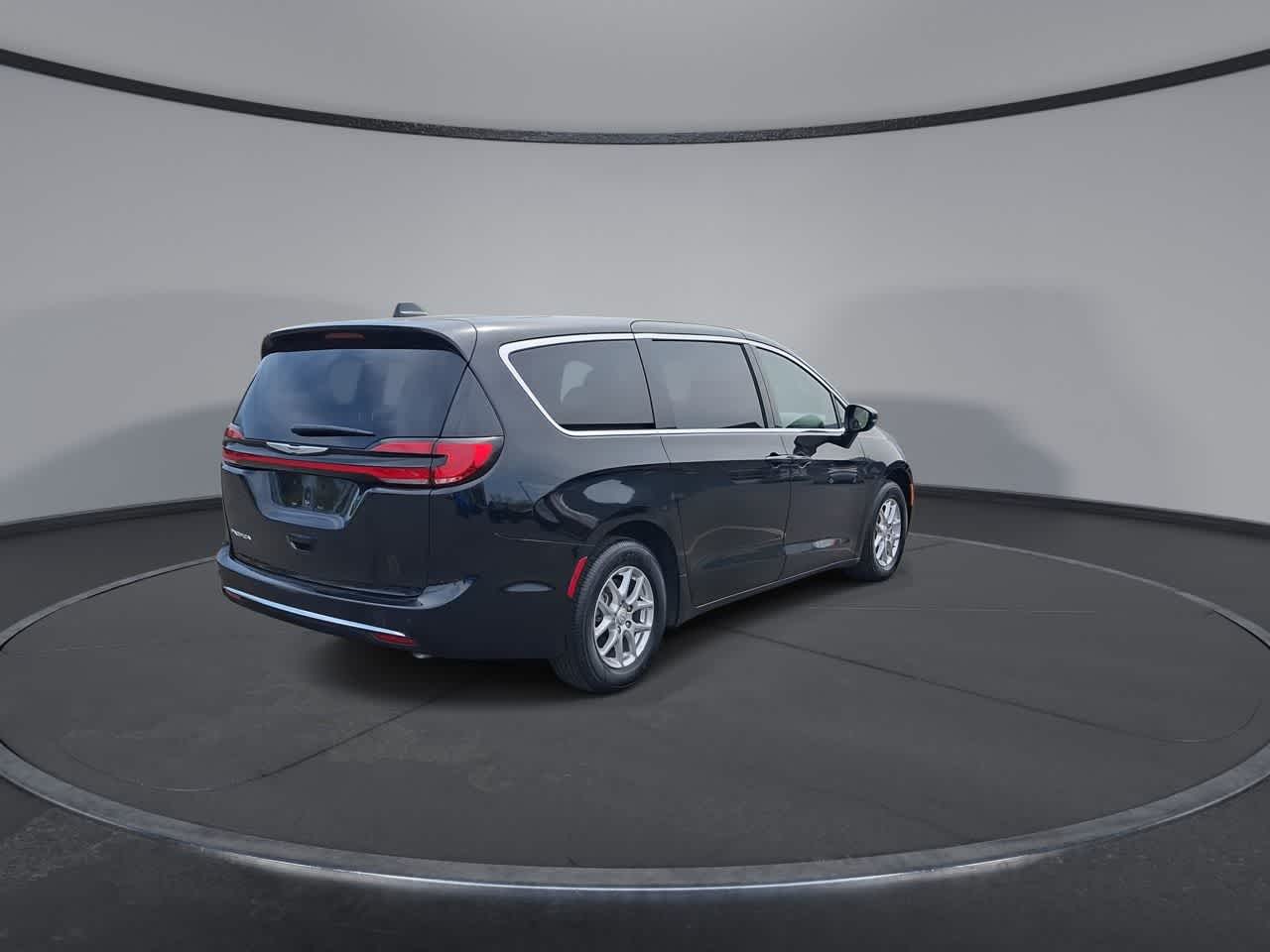 Thumbnail: 2025 Chrysler Pacifica - 8