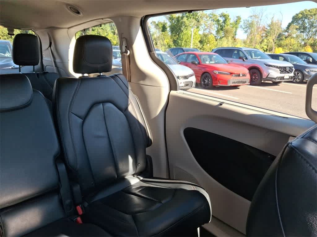 Thumbnail: 2019 Chrysler Pacifica - 14