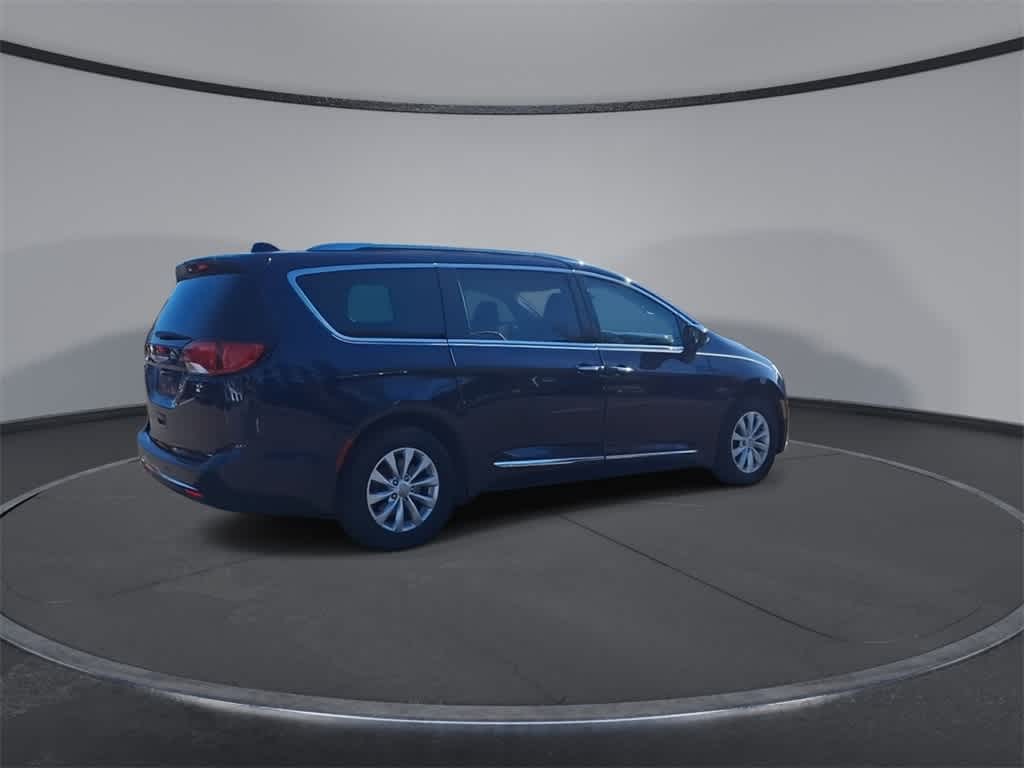 Thumbnail: 2019 Chrysler Pacifica - 8