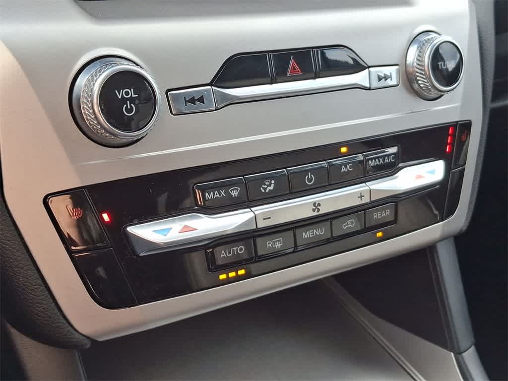 Thumbnail: 2022 Ford Explorer - 25